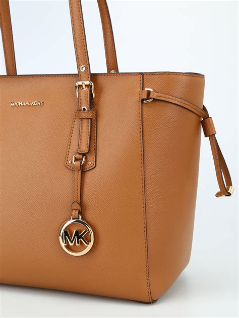 michael kors voyager medium tote bag|michael kors tote with zipper.